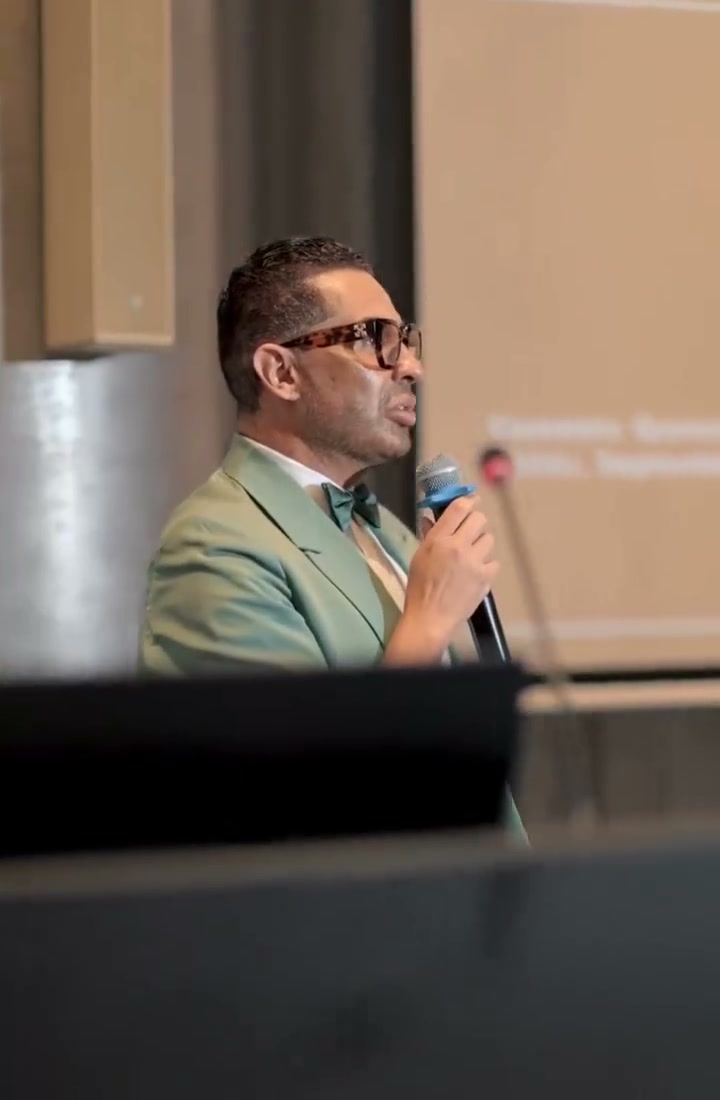 Doc Samad lors d'une conférence professionnelle